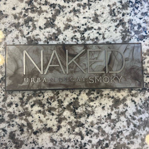 6 sets of Urban Decay eye shadow palettes - Picture 4 of 6